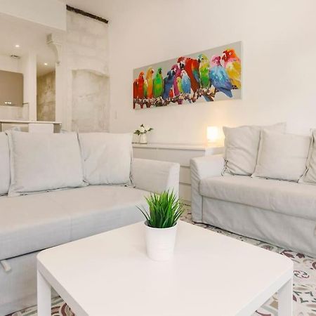 Апартаменты La Loge De L'Horloge - 1 Min Palais Des Papes - Ac Clim - Wifi - Hypercentre - Vue Sur Le Carrousel Авиньон Экстерьер фото