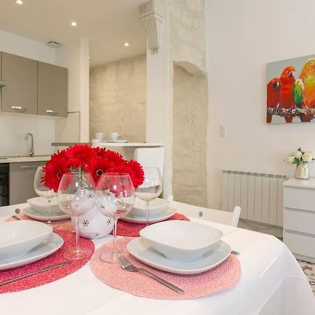 Апартаменты La Loge De L'Horloge - 1 Min Palais Des Papes - Ac Clim - Wifi - Hypercentre - Vue Sur Le Carrousel Авиньон Экстерьер фото