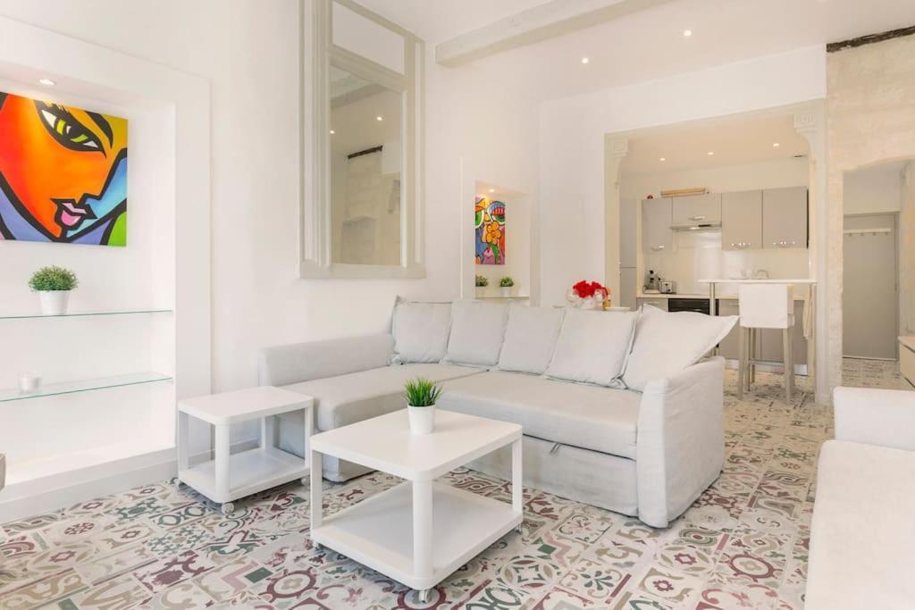 Апартаменты La Loge De L'Horloge - 1 Min Palais Des Papes - Ac Clim - Wifi - Hypercentre - Vue Sur Le Carrousel Авиньон Экстерьер фото