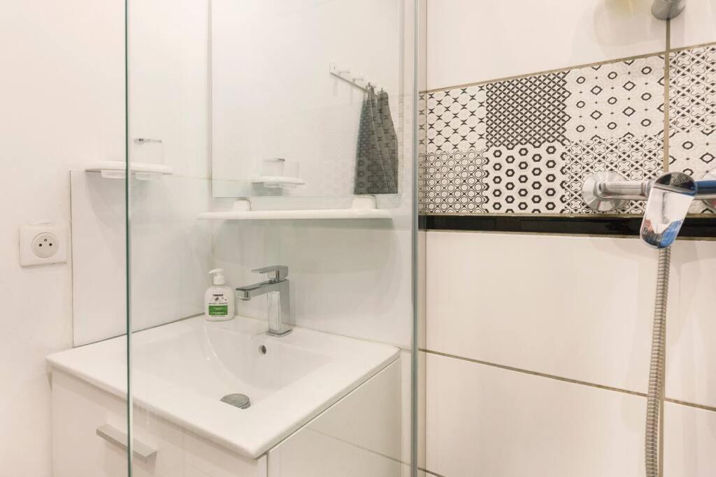 Апартаменты La Loge De L'Horloge - 1 Min Palais Des Papes - Ac Clim - Wifi - Hypercentre - Vue Sur Le Carrousel Авиньон Экстерьер фото