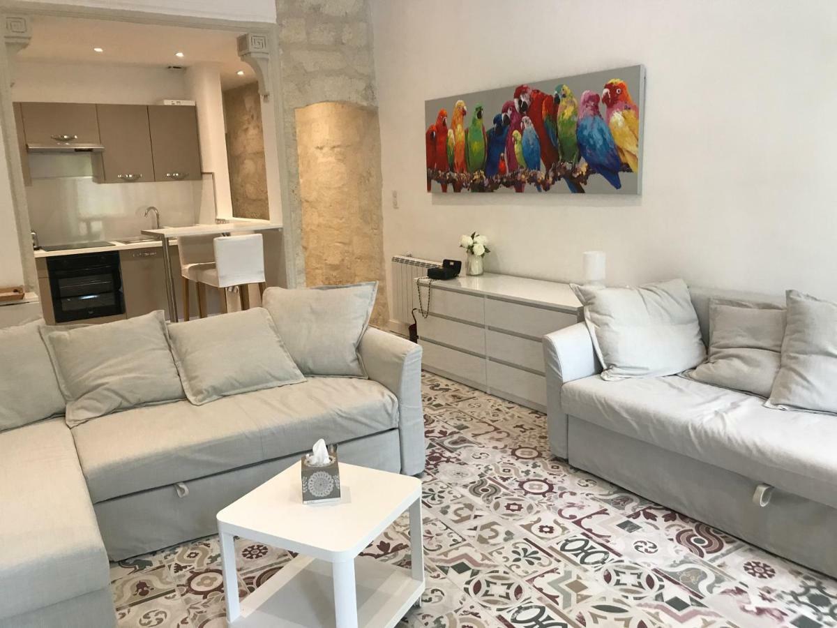 Апартаменты La Loge De L'Horloge - 1 Min Palais Des Papes - Ac Clim - Wifi - Hypercentre - Vue Sur Le Carrousel Авиньон Экстерьер фото